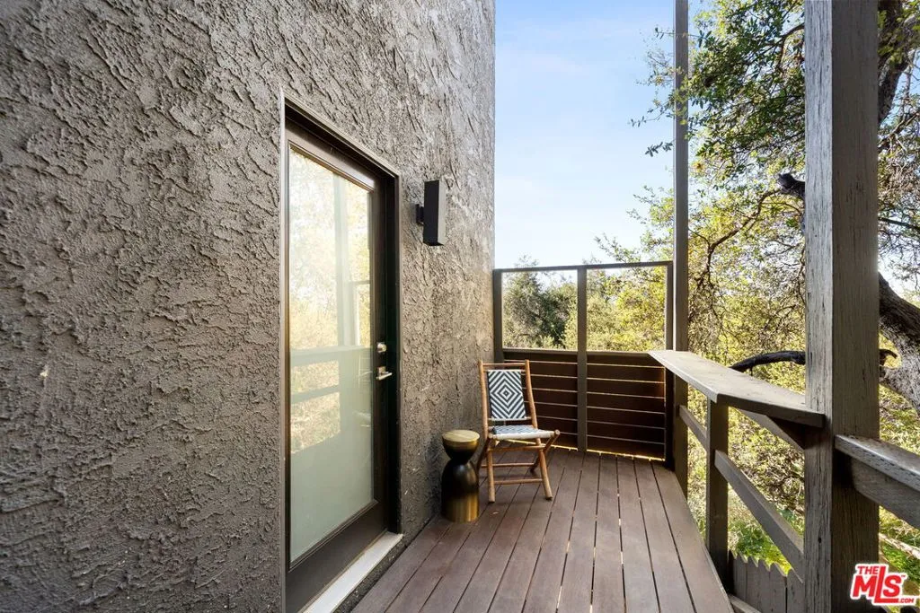 28207 Laura La Plante Drive, Agoura Hills, California 91301 home-pic-57